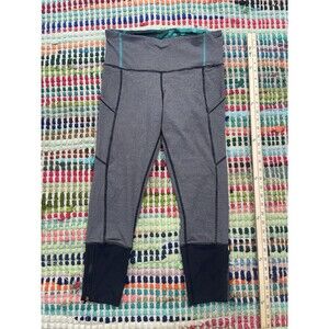 Lululemon Capri Crop Fitted Black Striped Legging Mid Rise Rear Zip Pocket 8